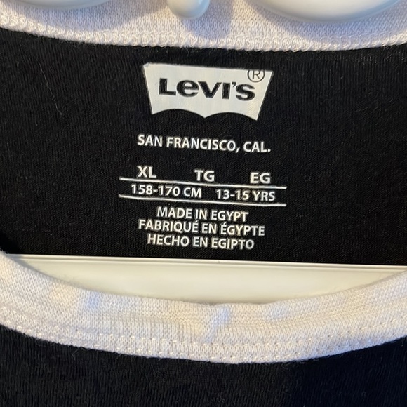 NWOT Levi’s t-shirt 100% cotton - Picture 2 of 6